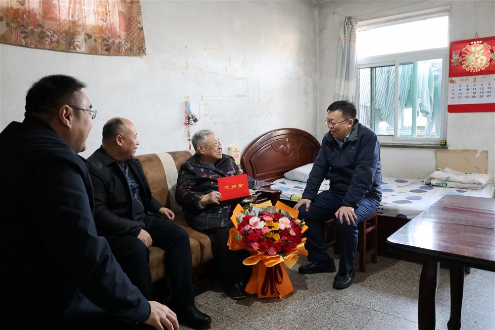 殷殷關(guān)懷 情暖新春！ 濟(jì)南產(chǎn)發(fā)集團(tuán)走訪慰問(wèn)離退休老干部